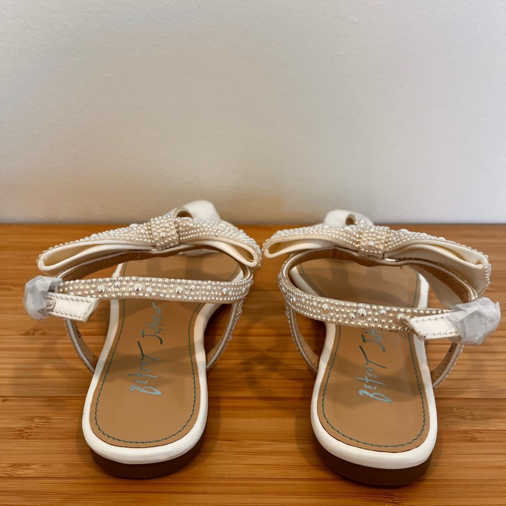 Betsey Johnson Kids Toddler Girls 13 Pearl White Bow Sandals NIB Wedding Cream - Picture 2 of 7
